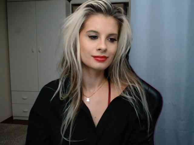 Model: KristineNatural