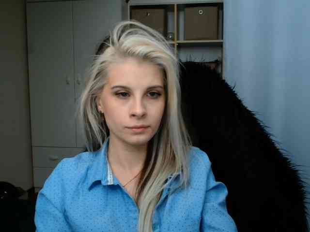 Model: KristineNatural