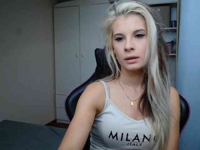 Model: KristineNatural