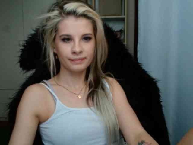 KristineNatural webcam