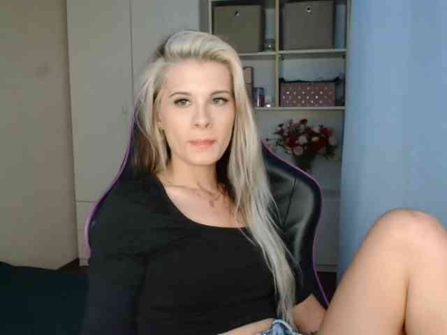 KristineNatural webcam
