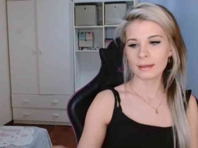 KristineNatural webcam