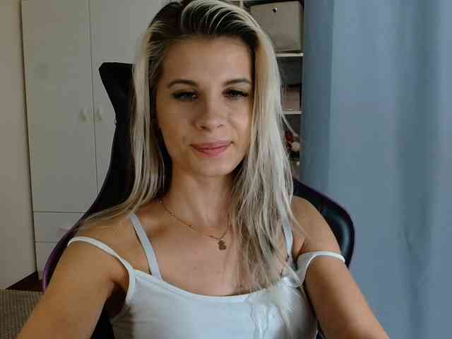 KristineNatural webcam
