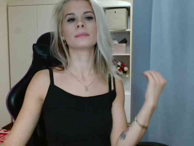 Model: KristineNatural