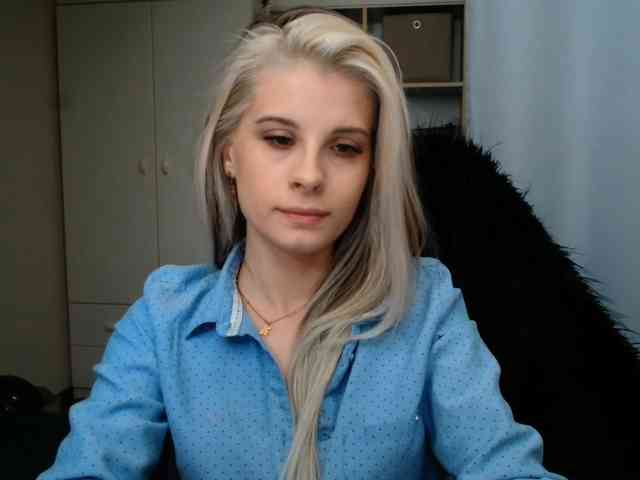 Model: KristineNatural