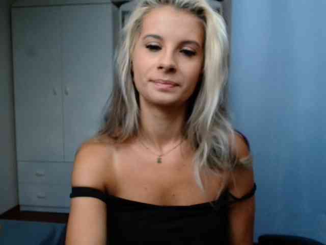 Model: KristineNatural