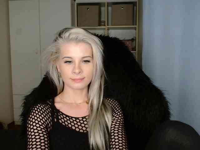 Model: KristineNatural