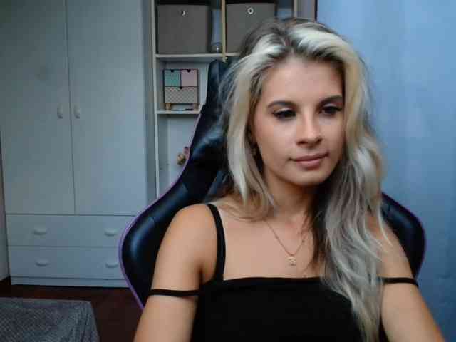 KristineNatural webcam