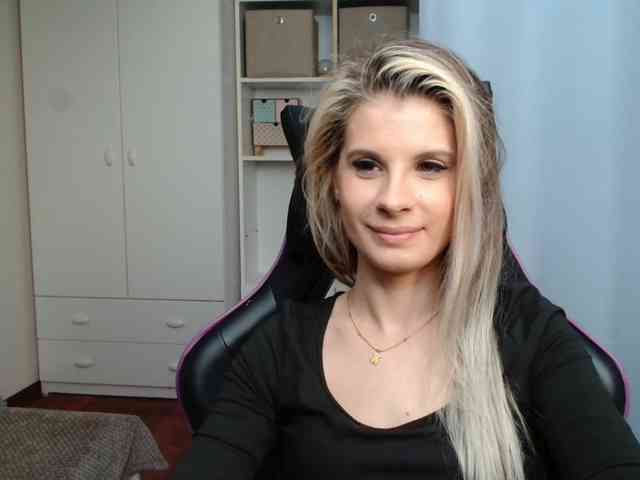 KristineNatural webcam