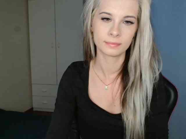 Model: KristineNatural