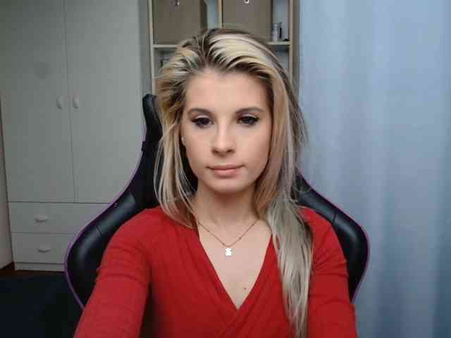 Model: KristineNatural