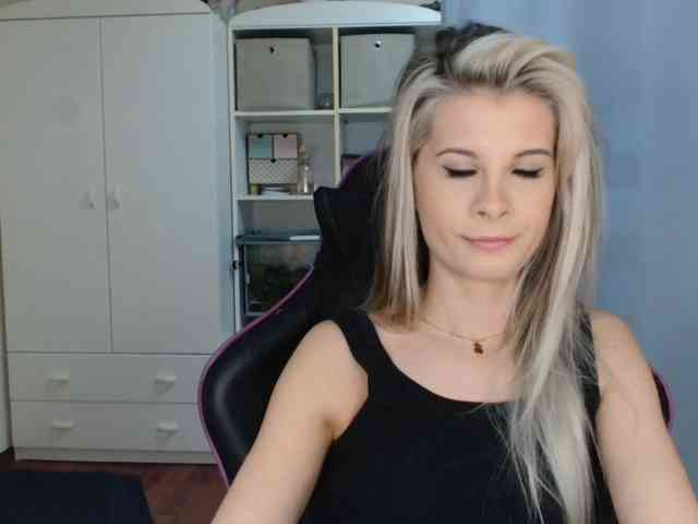 KristineNatural webcam