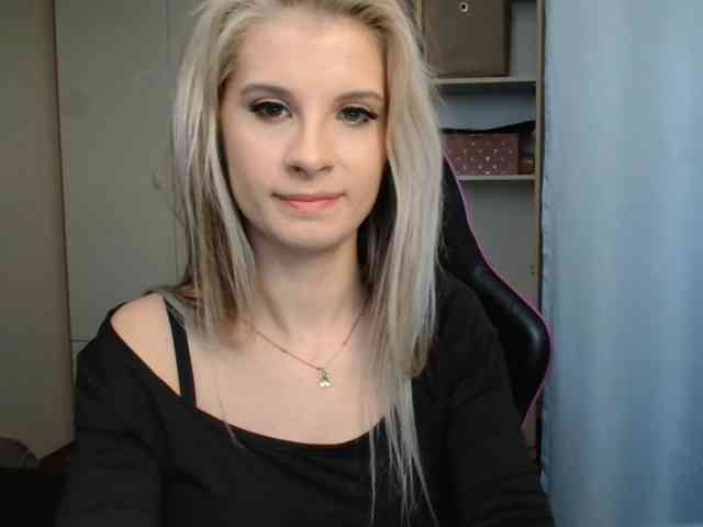 Model: KristineNatural