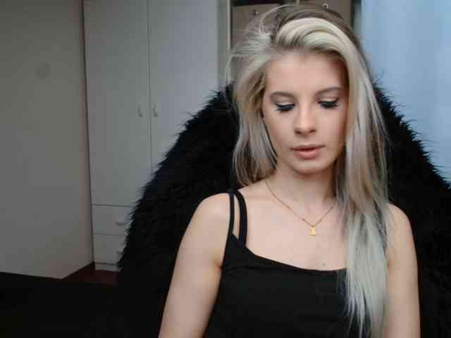 KristineNatural webcam