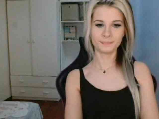 Model: KristineNatural