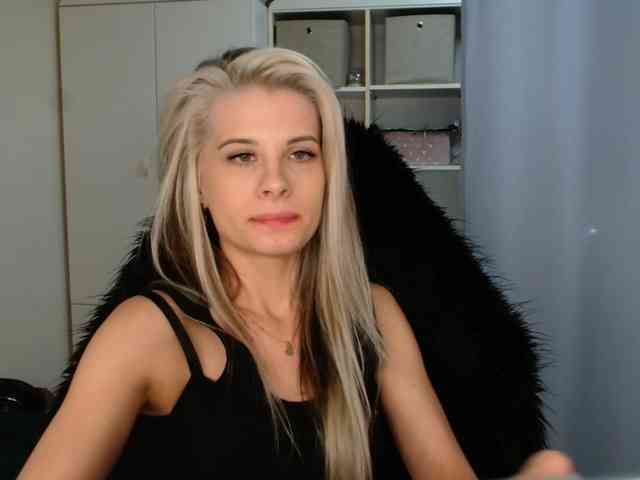 Model: KristineNatural