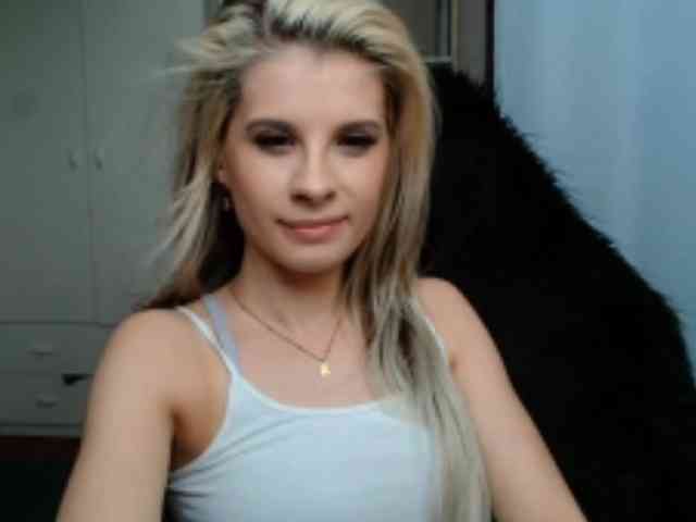 Model: KristineNatural