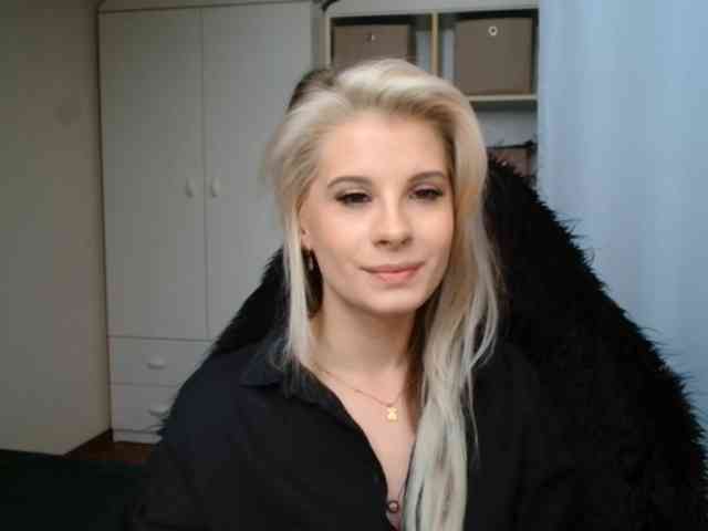 KristineNatural webcam