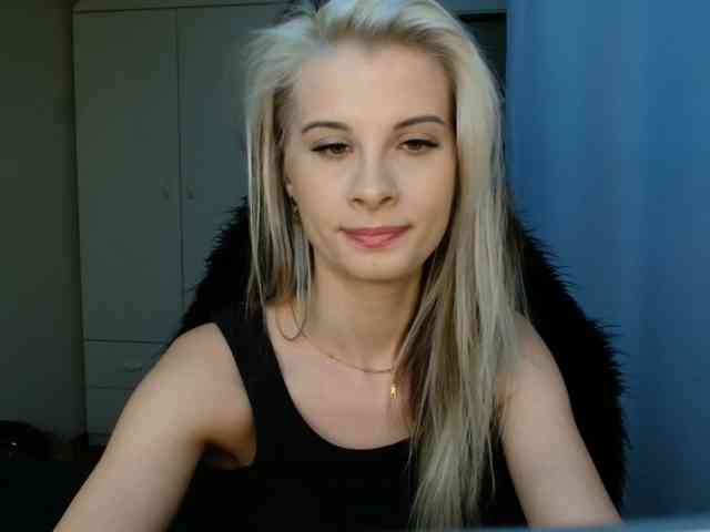 Model: KristineNatural