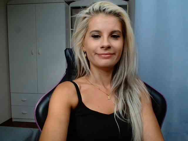 KristineNatural webcam