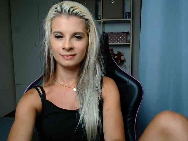 KristineNatural webcam
