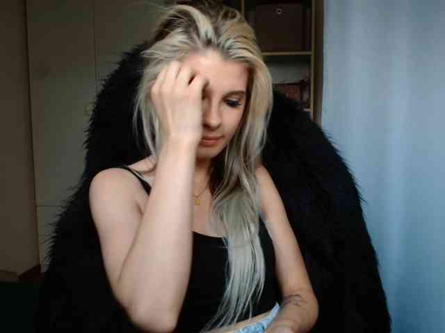 KristineNatural webcam