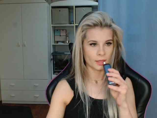 KristineNatural webcam