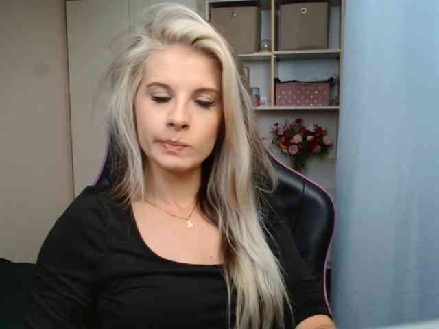 KristineNatural webcam