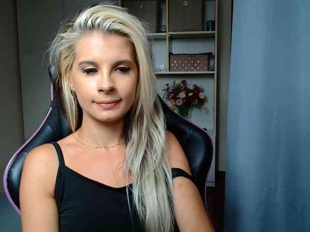 KristineNatural webcam