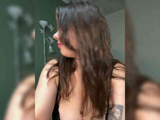 Lola-Cash webcam