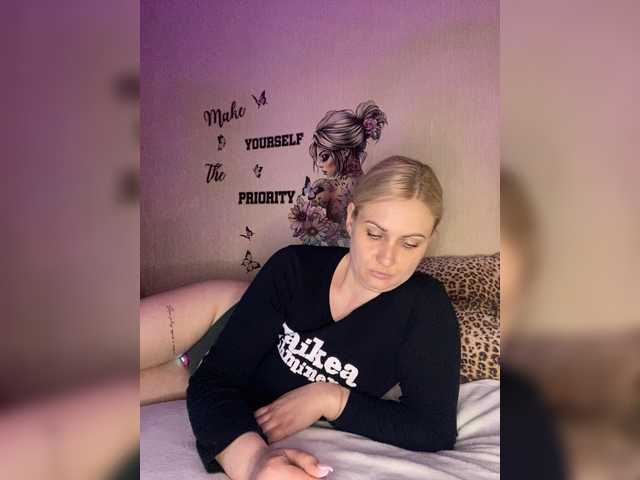 Enni1's BongaCams show and profile