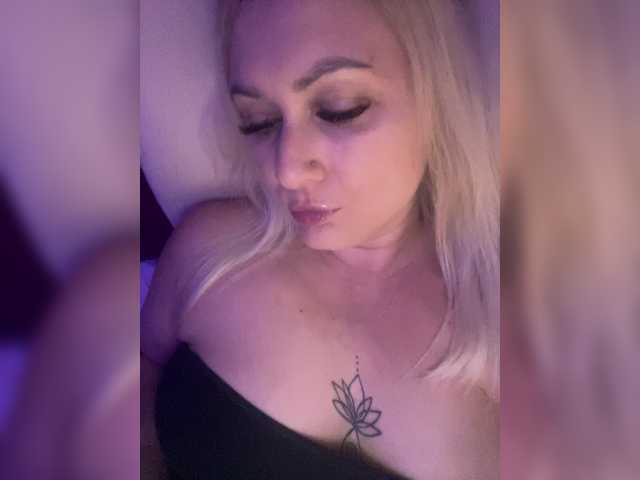 _CherryLina_ live cam on BongaCams
