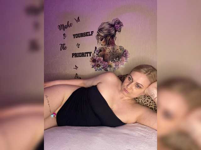 Enni1's BongaCams show and profile