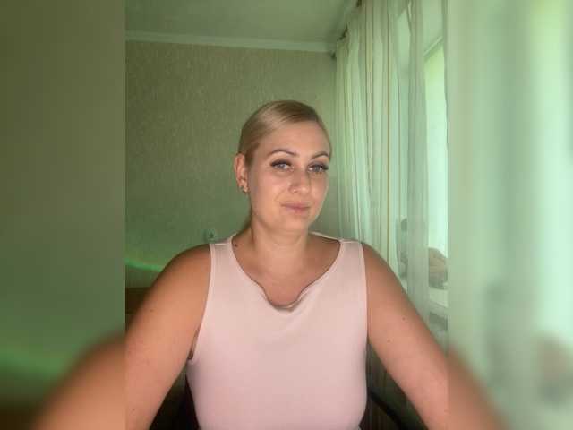 le modèle S_____ est en webcam porno dans un show sur le site bongacams, il possède les tags suivants: White/Caucasian,Blonde,Trimmed