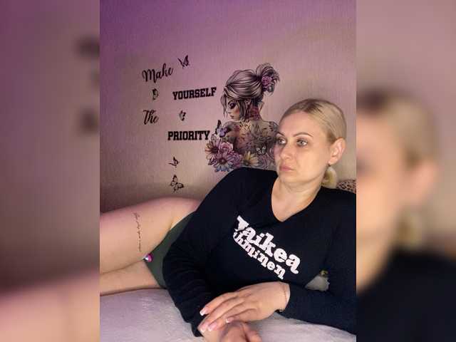 Enni1's BongaCams show and profile