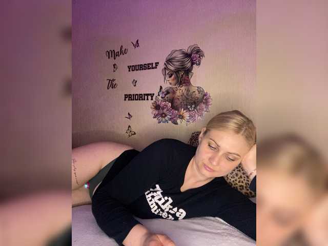 Enni1's BongaCams show and profile