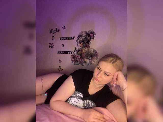 Enni1's BongaCams show and profile