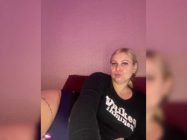 le modèle _CherryLina_ est en webcam porno dans un show sur le site bongacams, il possède les tags suivants: White/Caucasian,Blonde,Trimmed