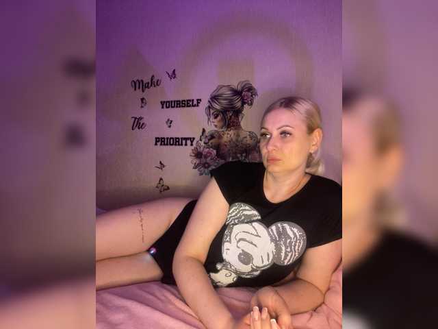 Enni1's BongaCams show and profile