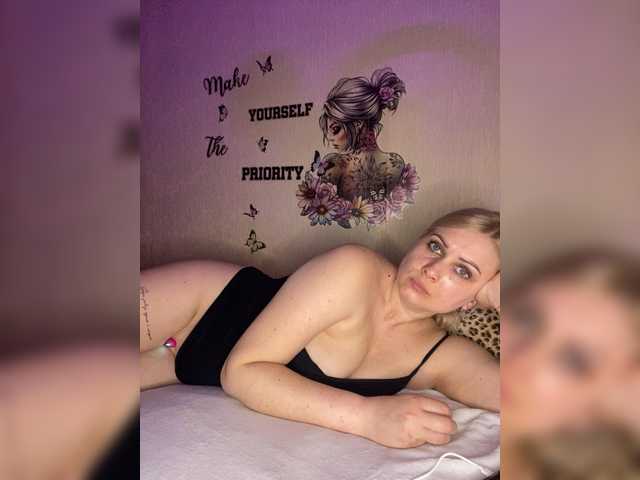 Enni1's BongaCams show and profile