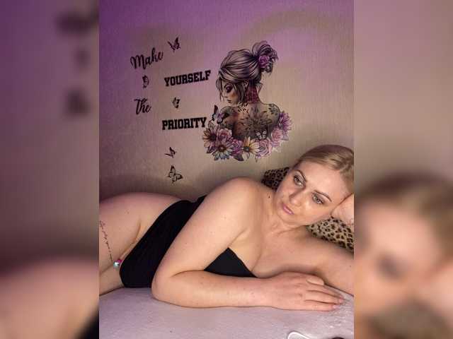 Enni1's BongaCams show and profile