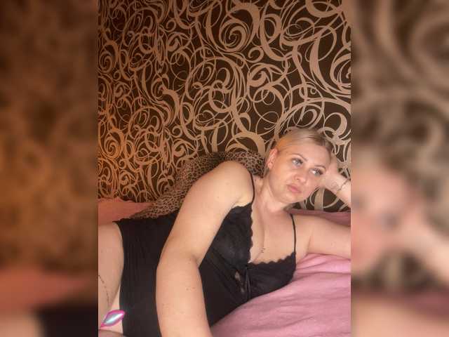 le modèle Alinka11127 est en webcam porno dans un show sur le site bongacams, il possède les tags suivants: White/Caucasian,Blonde,Trimmed