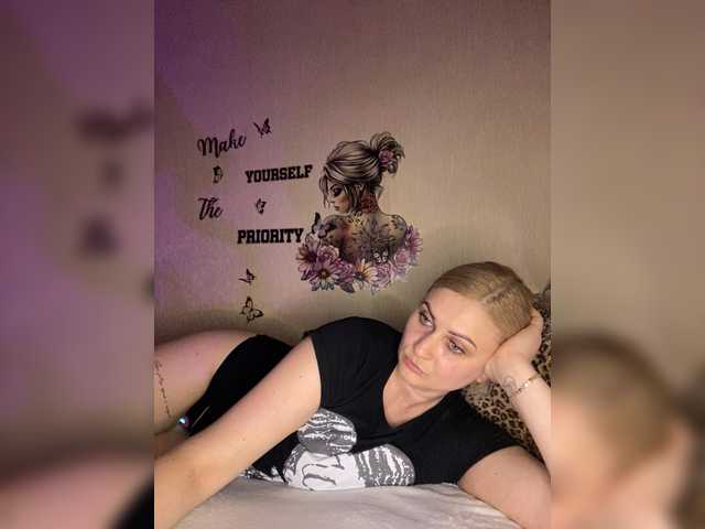 Enni1's BongaCams show and profile