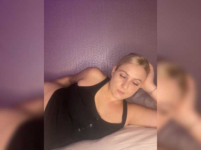 MissDivine live cam preview