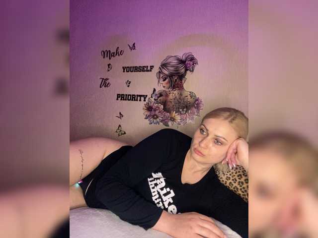 Enni1's BongaCams show and profile