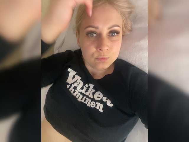 Enni1's BongaCams show and profile