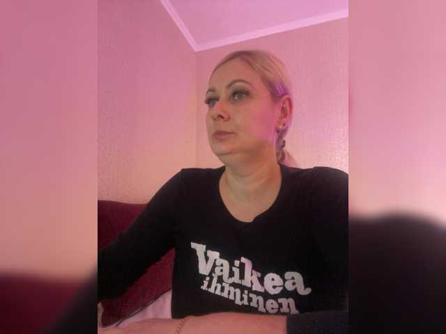 le modèle _CherryLina_ est en webcam porno dans un show sur le site bongacams, il possède les tags suivants: White/Caucasian,Blonde,Trimmed