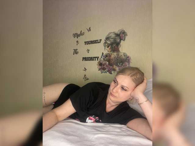 Enni1's BongaCams show and profile