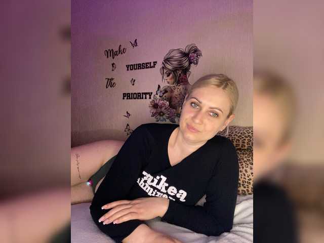 Enni1's BongaCams show and profile