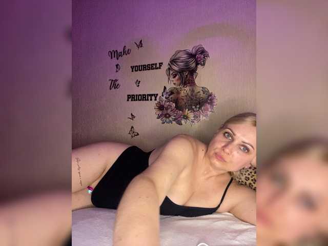 Enni1's BongaCams show and profile